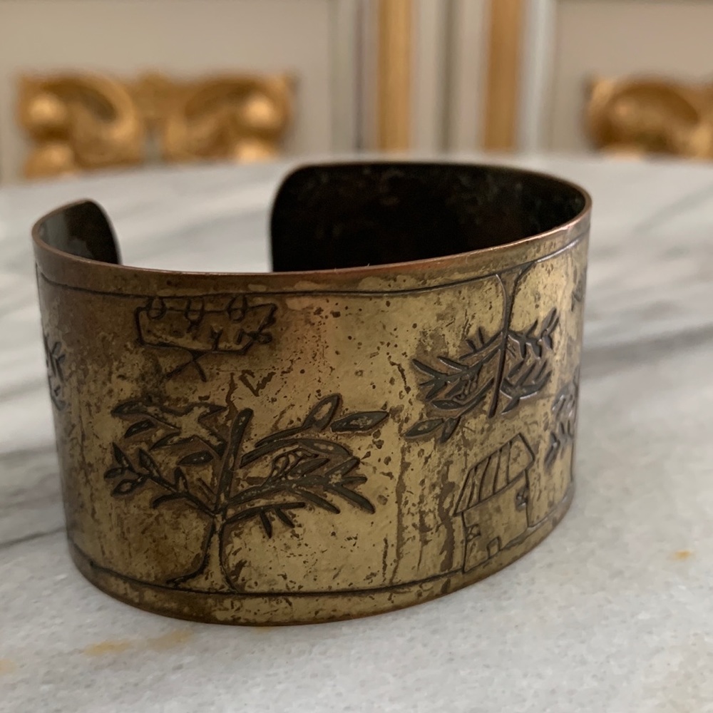 Antique Gold Tone Medal Carved Cuff - Picture 8 of 9